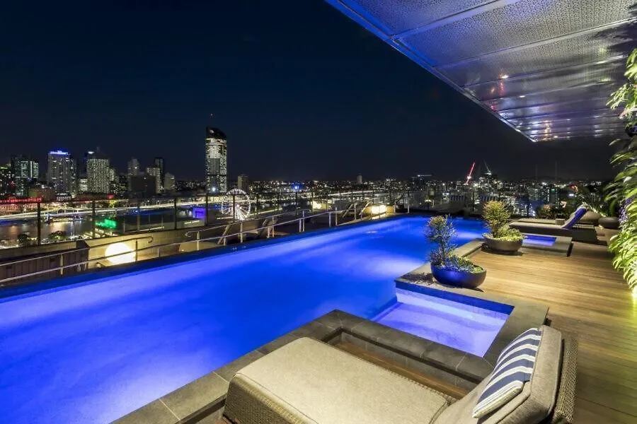 Διαμέρισμα 001Q Stunning City View Abnb-Style 2Br Apt, Free Parking