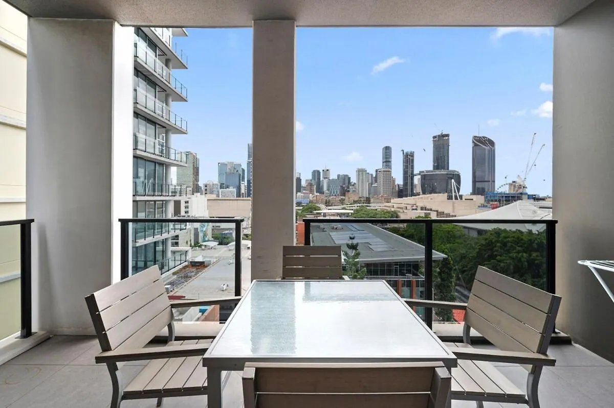 Apartment 001Q Stunning City View Abnb-Style 2Br Apt, Free Parking
